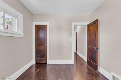 9404 Cardwell Avenue Cleveland OH 44105