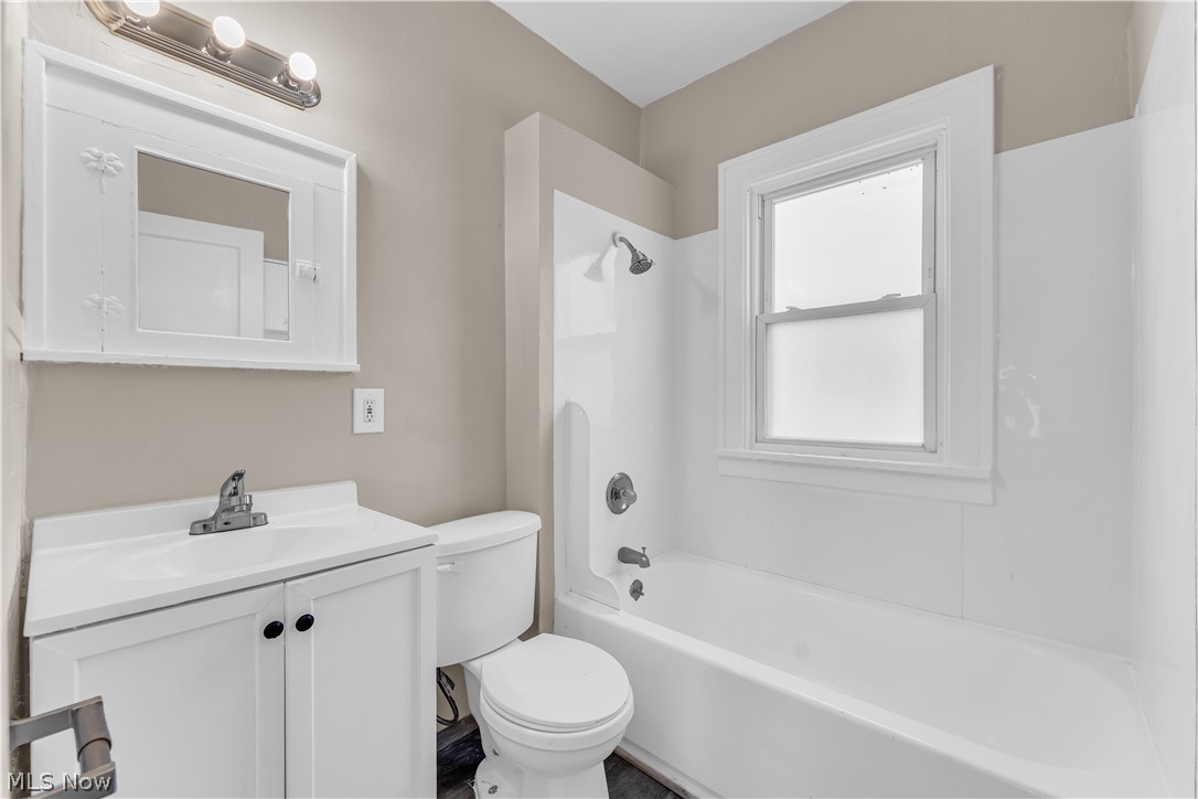 9404 Cardwell Avenue Cleveland OH 44105