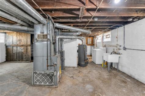 9404 Cardwell Avenue Cleveland OH 44105