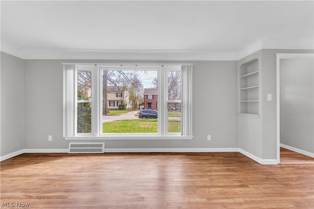16705 Glendale Avenue Cleveland OH 44128