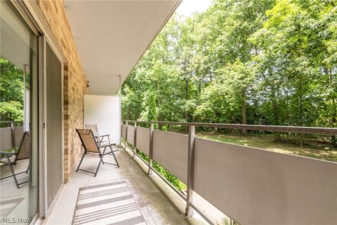 2112 Acacia Park Drive Lyndhurst OH 44124