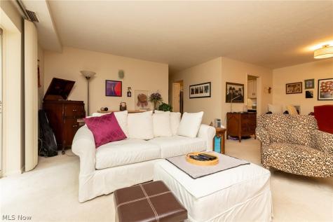 2112 Acacia Park Drive Lyndhurst OH 44124