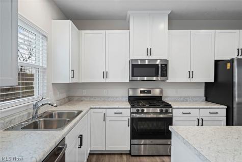 1424 Chateau Place Avon OH 44011