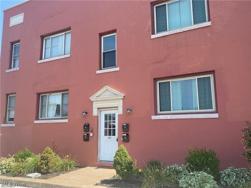 1387 W 69th Street Cleveland OH 44102