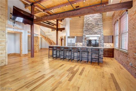 425 W Lakeside Avenue Cleveland OH 44113