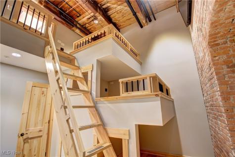 425 W Lakeside Avenue Cleveland OH 44113