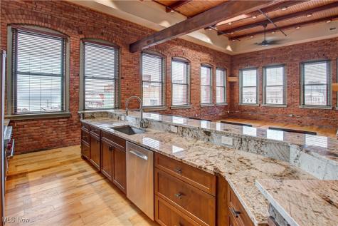 425 W Lakeside Avenue Cleveland OH 44113