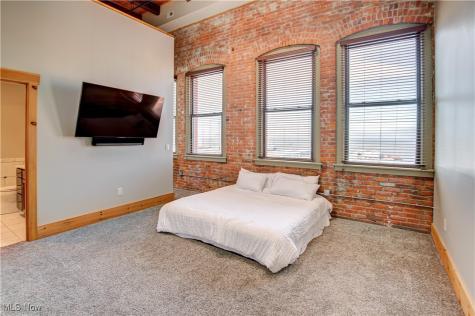 425 W Lakeside Avenue Cleveland OH 44113