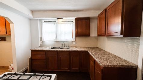 987 Boone Street Akron OH 44306