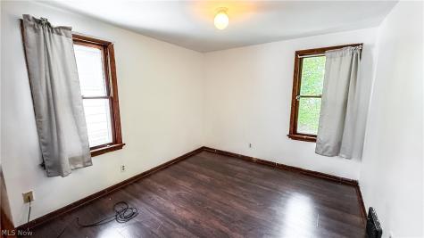 987 Boone Street Akron OH 44306