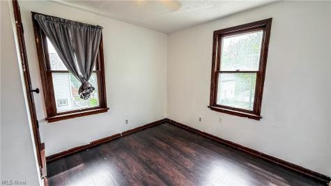 987 Boone Street Akron OH 44306