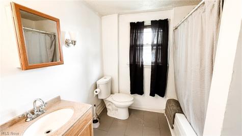 987 Boone Street Akron OH 44306