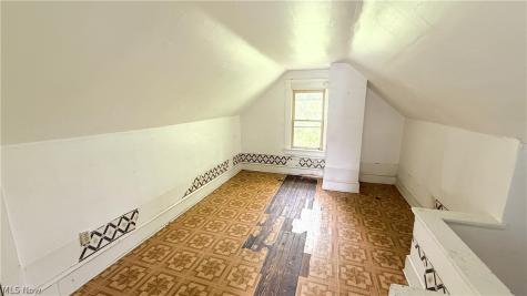 987 Boone Street Akron OH 44306
