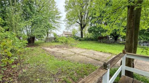 987 Boone Street Akron OH 44306