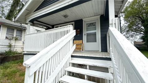 987 Boone Street Akron OH 44306