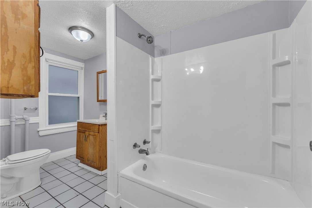 2115 Dowd Avenue Lakewood OH 44107