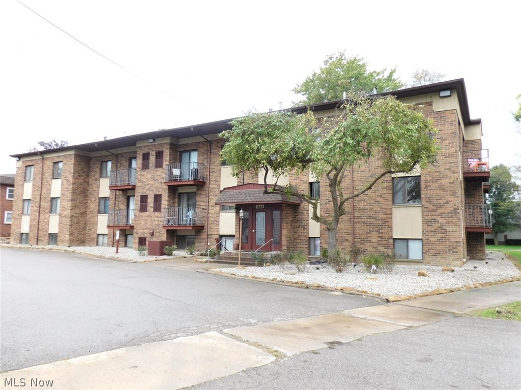 1860 Mahoning Avenue NW Warren OH 44483