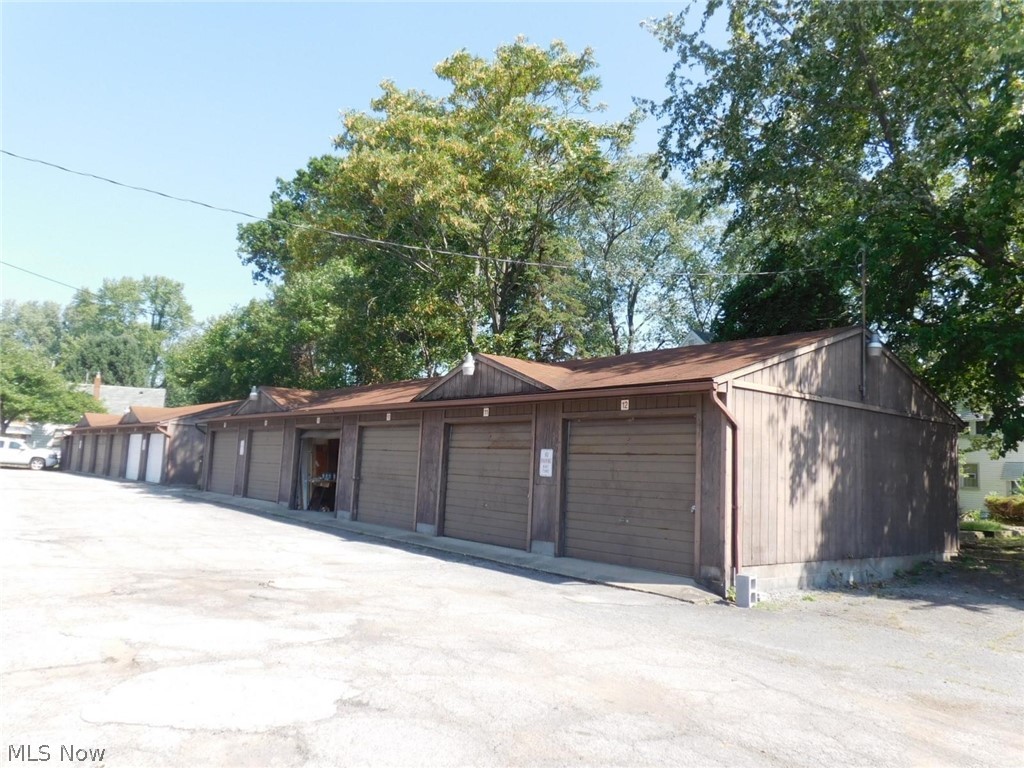 1860 Mahoning Avenue NW Warren OH 44483