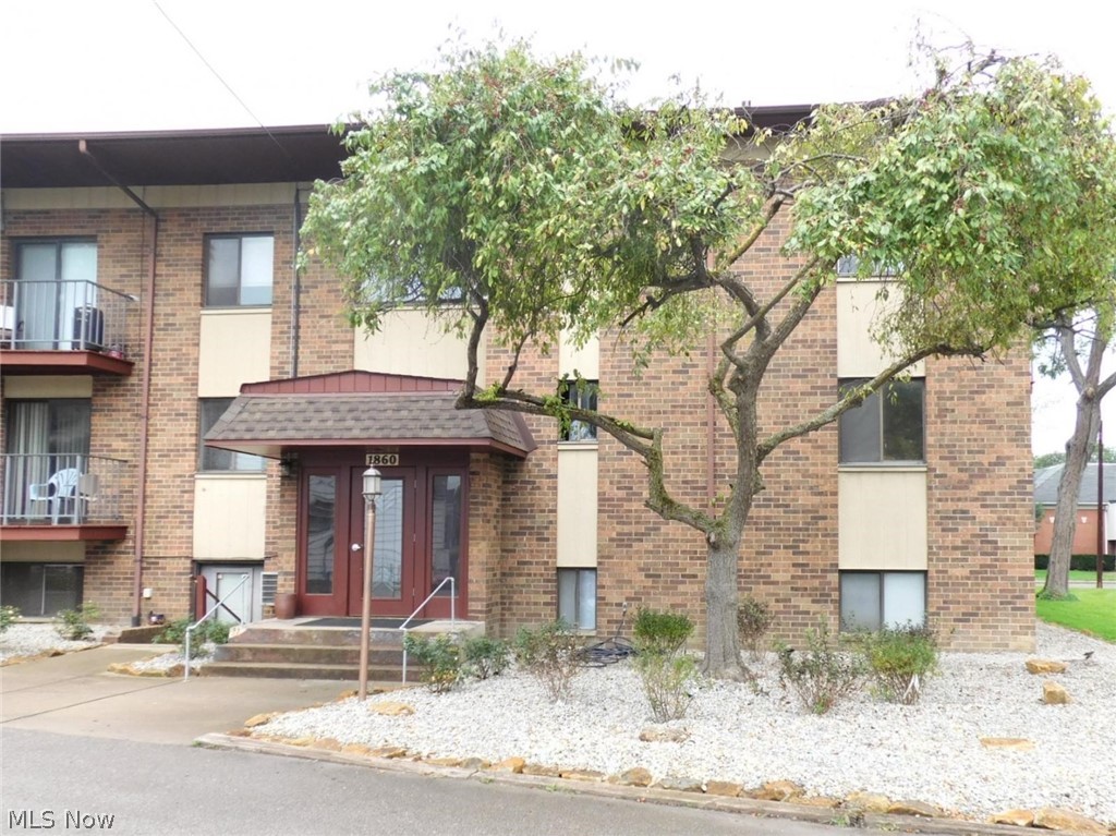 1860 Mahoning Avenue NW Warren OH 44483