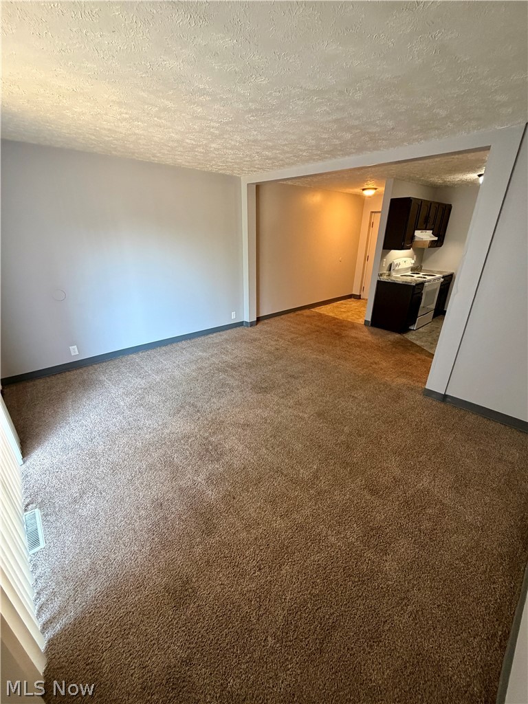 1860 Mahoning Avenue NW Warren OH 44483
