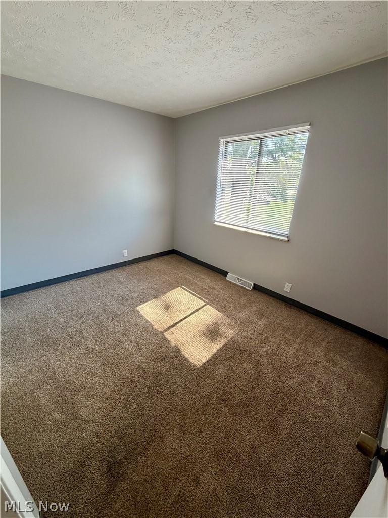 1860 Mahoning Avenue NW Warren OH 44483