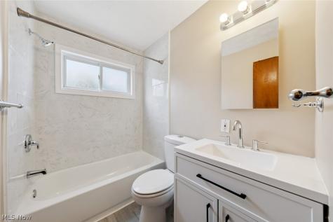 215 Dalepark Drive Bedford OH 44146