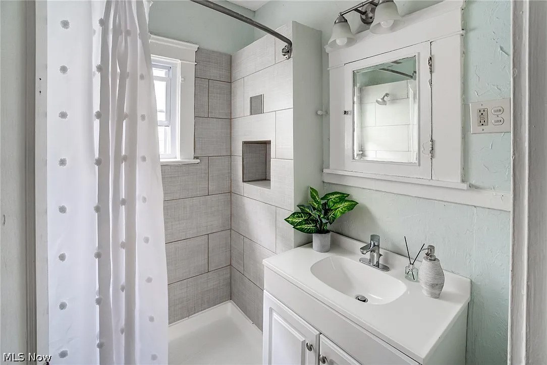 2245 Bellfield Avenue Cleveland Heights OH 44106