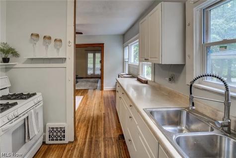 2245 Bellfield Avenue Cleveland Heights OH 44106
