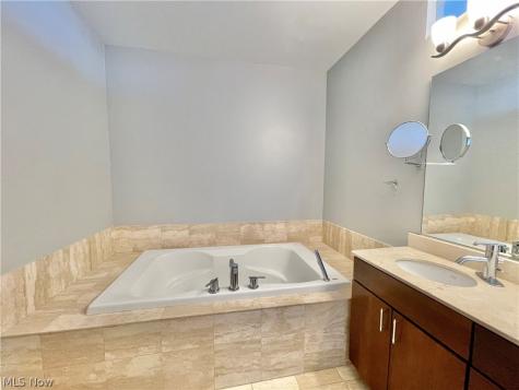 701 W Lakeside Avenue Cleveland OH 44113
