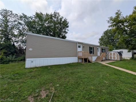 235 Edgecliff W Elyria OH 44035