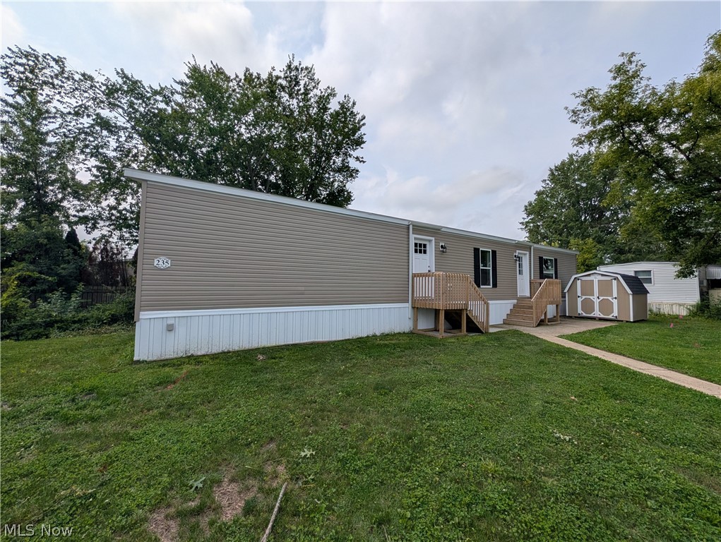 235 Edgecliff W Elyria OH 44035