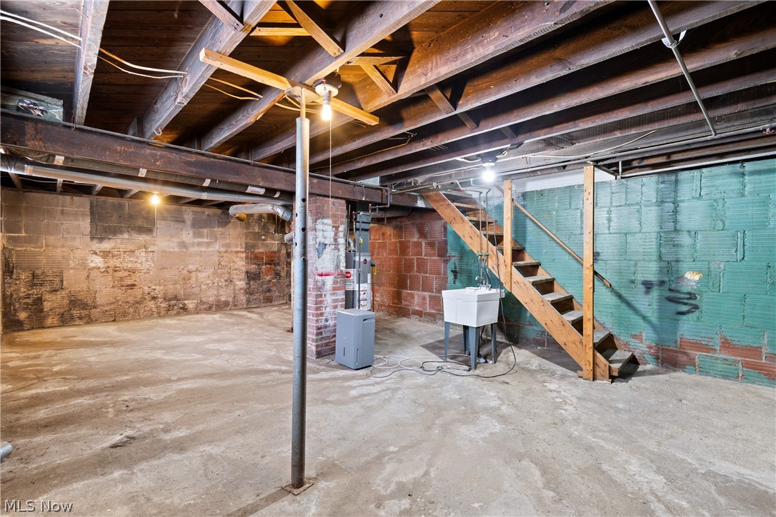 378 Cross Street Akron OH 44311