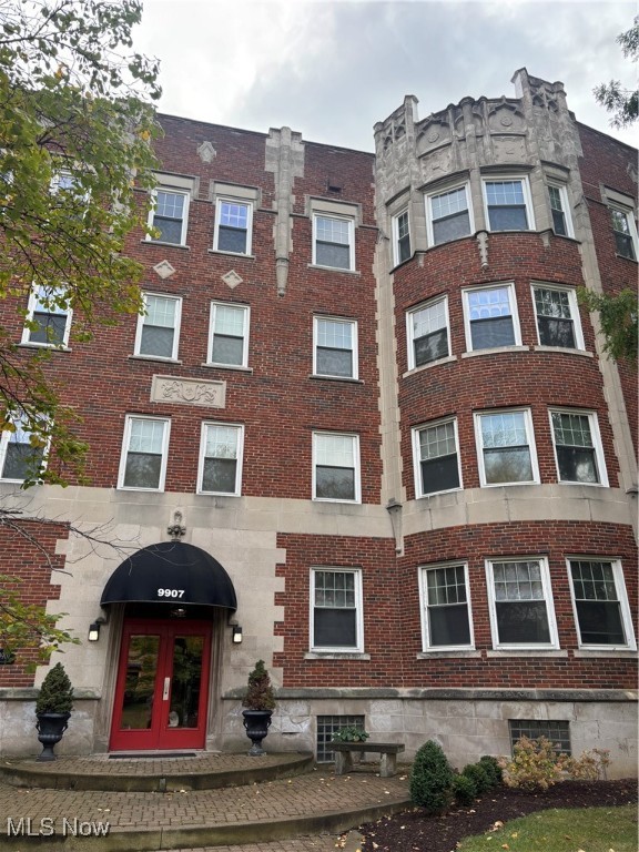 9907 Lake Avenue Cleveland OH 44102