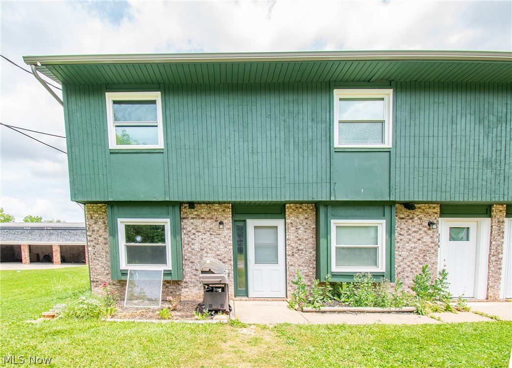 217 Edwin Street NW Hartville OH 44632