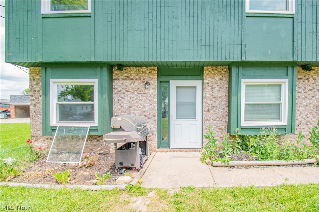 217 Edwin Street NW Hartville OH 44632