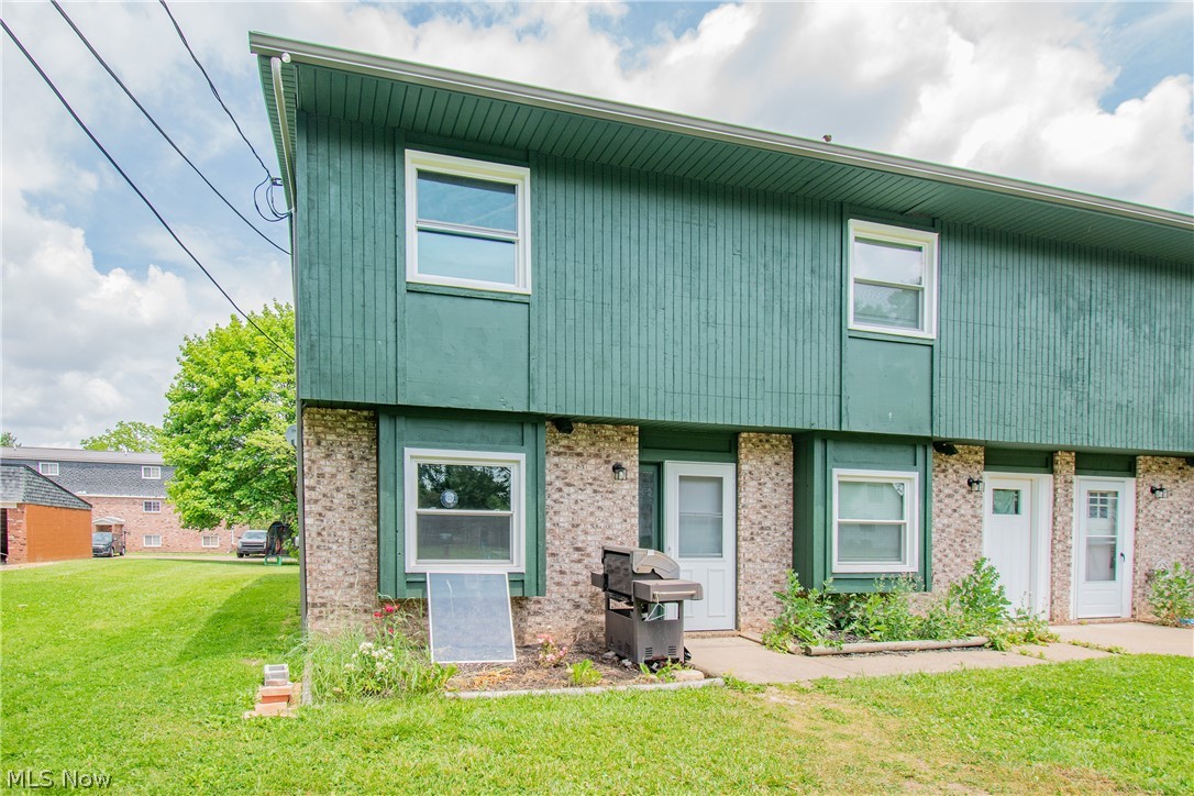 217 Edwin Street NW Hartville OH 44632