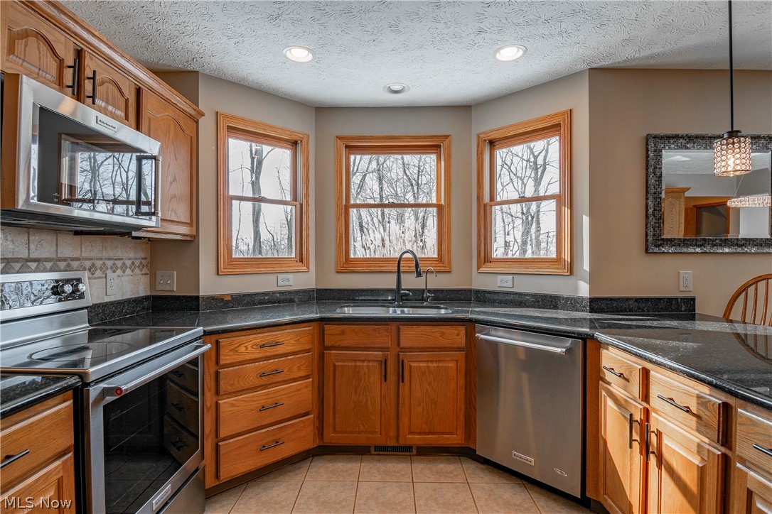 11002 Trenton Road NW Uniontown OH 44685
