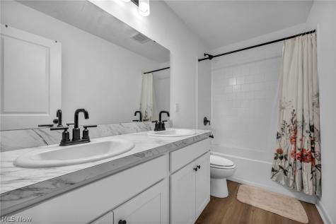 704 Maple Hollow Court Elyria OH 44035