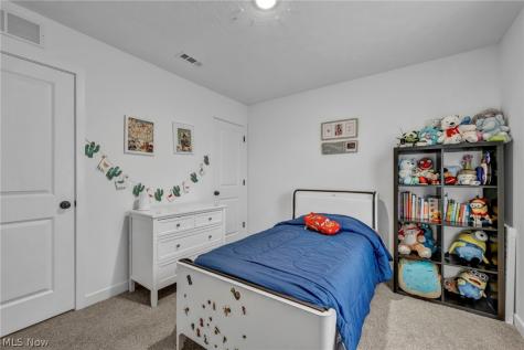 704 Maple Hollow Court Elyria OH 44035