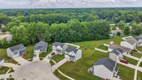 704 Maple Hollow Court Elyria OH 44035