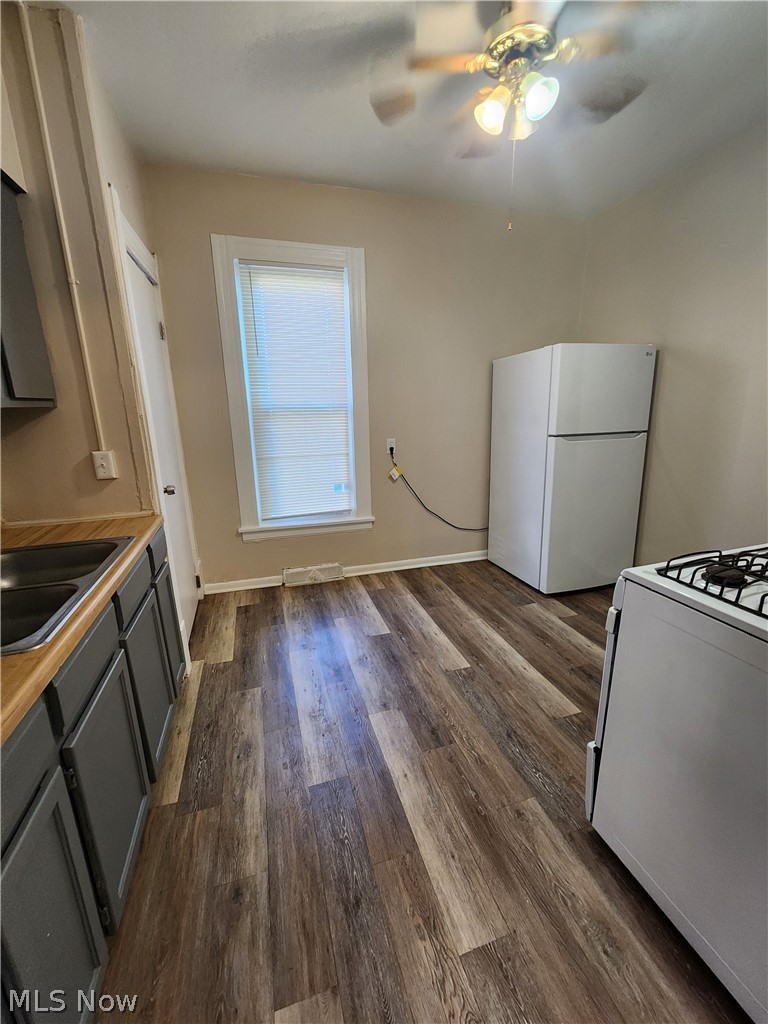 224 Gates Avenue Elyria OH 44035