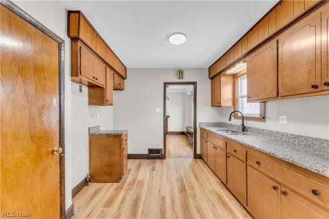 6800 Kazimier Avenue Cleveland OH 44105