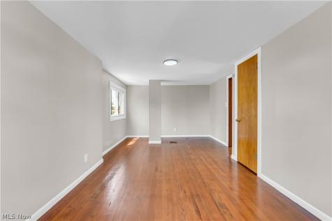 6800 Kazimier Avenue Cleveland OH 44105