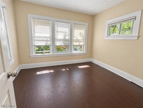 11202 Earle Avenue Cleveland OH 44108