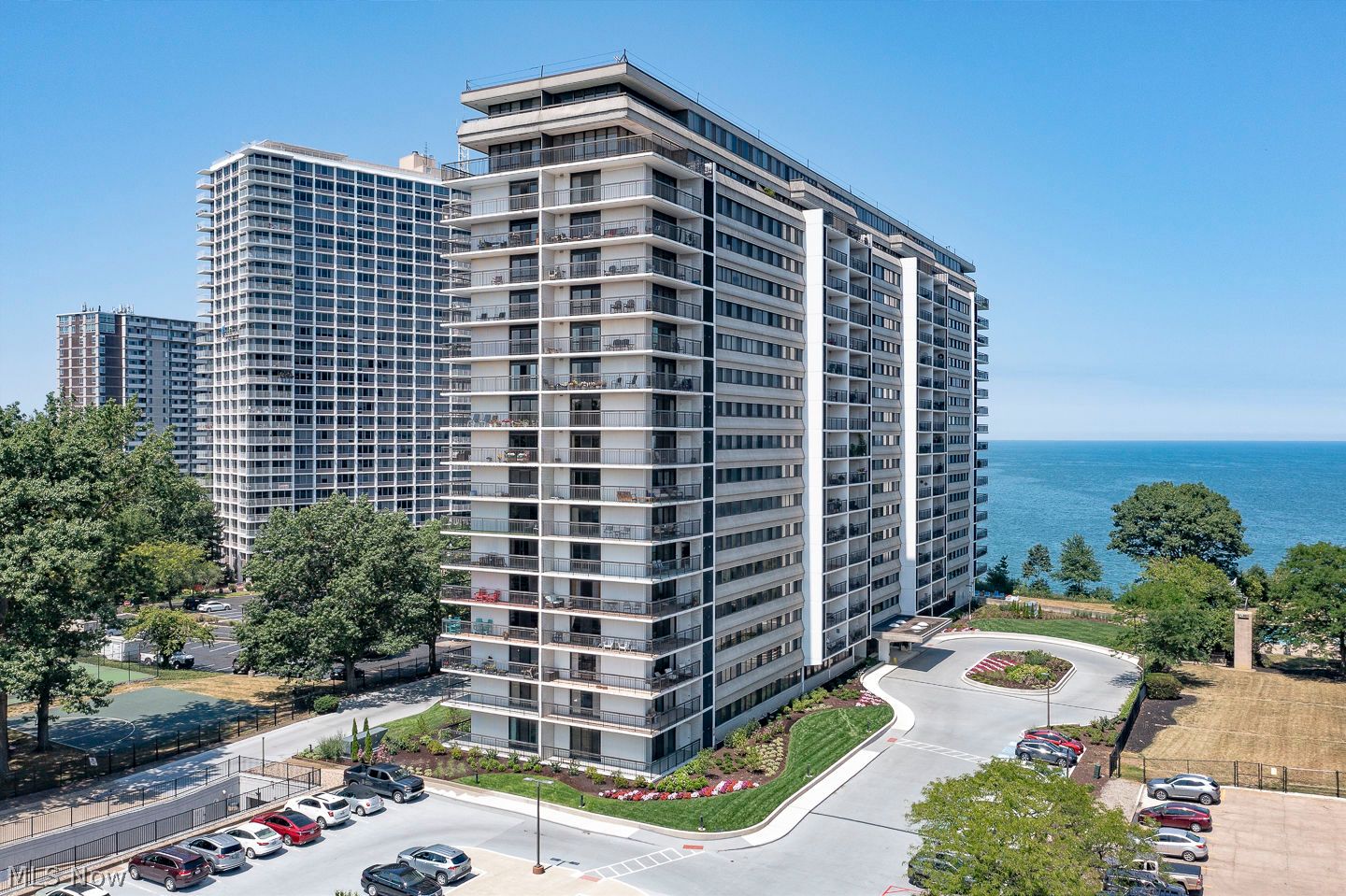 Lakewood OH, 12550 Lake Avenue, Unit 101