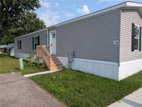 230 Edgecliff Circle W Elyria OH 44035