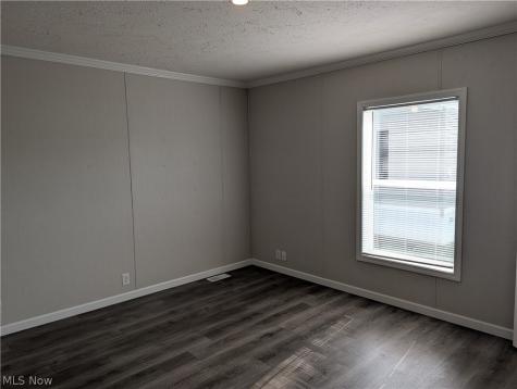230 Edgecliff Circle W Elyria OH 44035