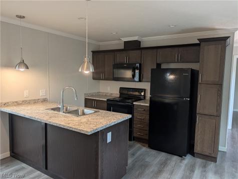 230 Edgecliff Circle W Elyria OH 44035