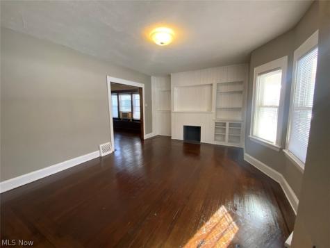 418 Crestwood Avenue Akron OH 44302