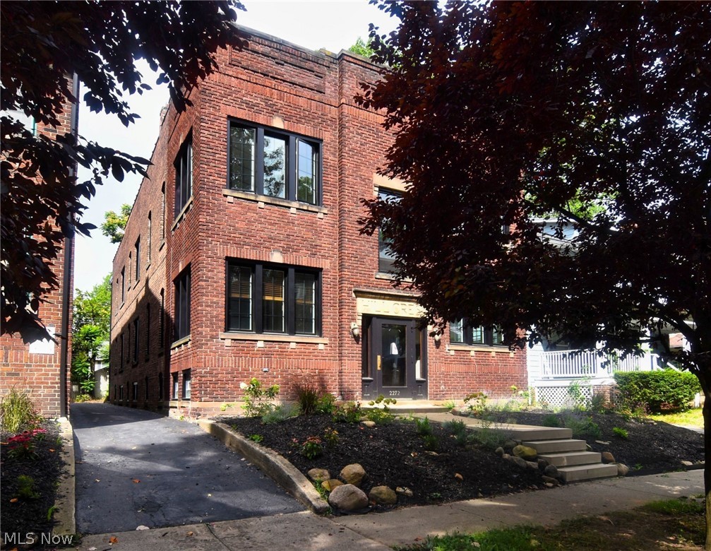 2272 Grandview Avenue Cleveland Heights OH 44106